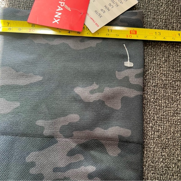 New Spanx Look At Me Now Black Camo Legging Size M - Picture 5 of 10
